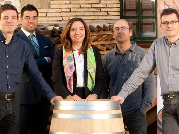 elena murua and team with barrel